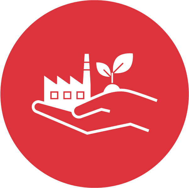 Symbolbild offene Handfläche mit einer Fabrik und einer Pflanze.